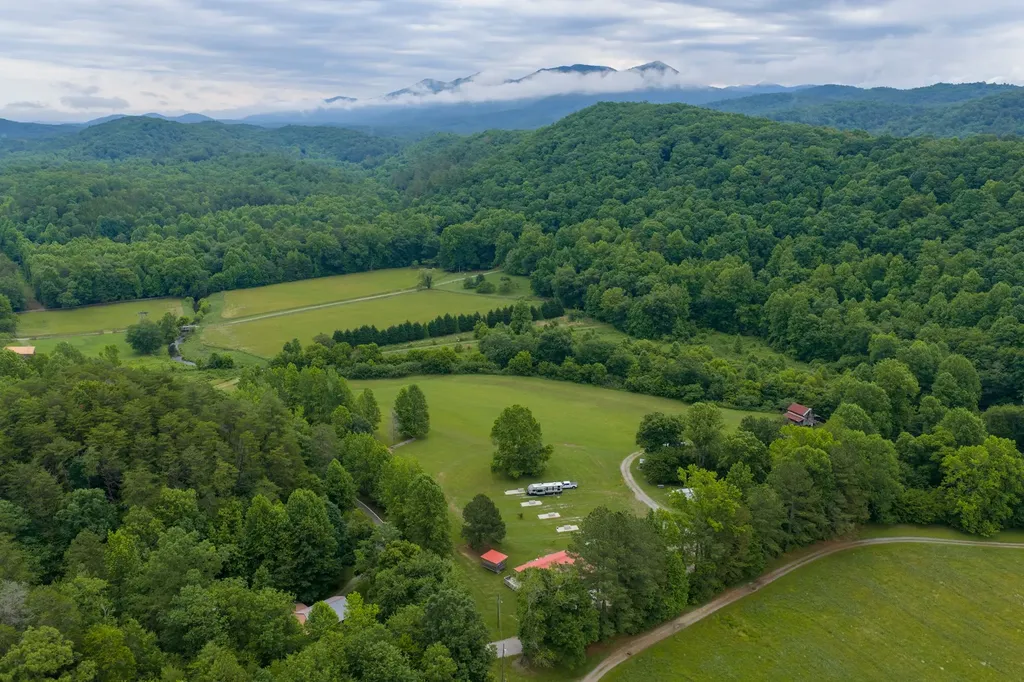 13431 New Highway 68 Tellico Plains TN 37385