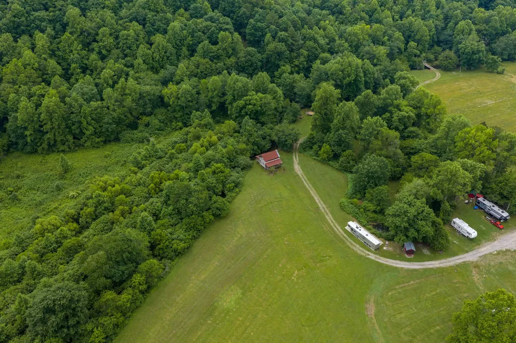 13431 New Highway 68 Tellico Plains TN 37385