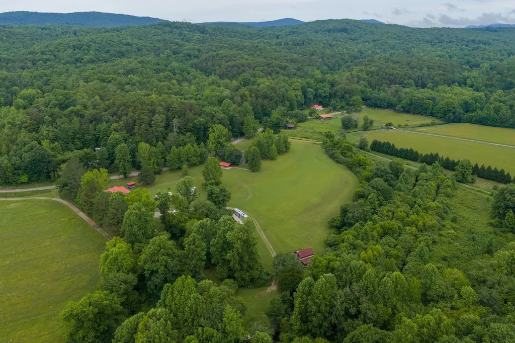 13431 New Highway 68 Tellico Plains TN 37385