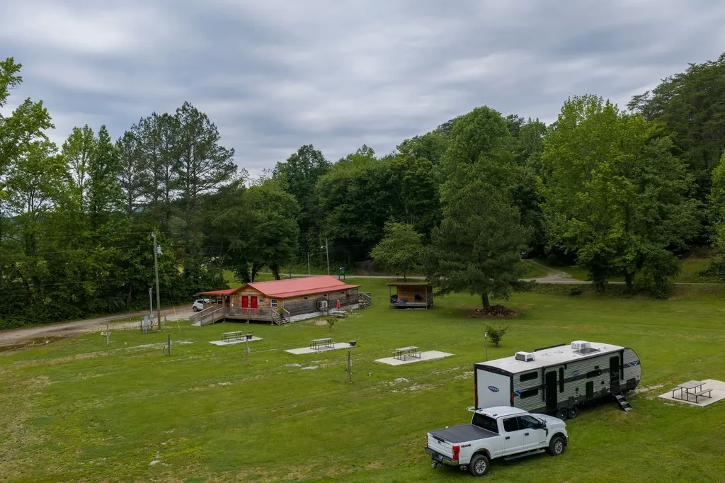 13431 New Highway 68 Tellico Plains TN 37385