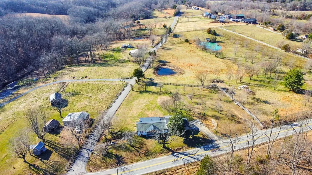 405 Fairfield Road Bethpage TN 37022