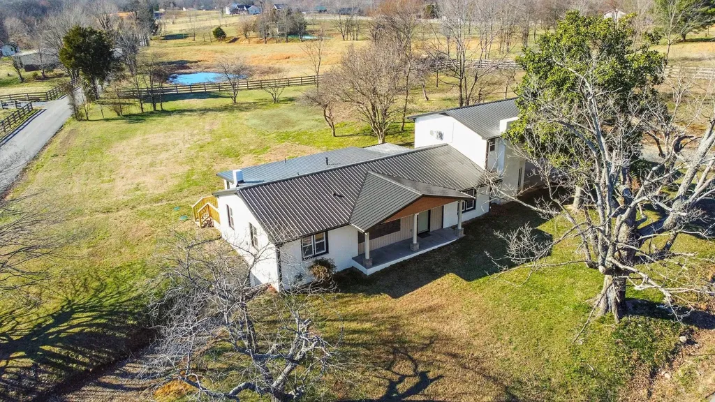 405 Fairfield Road Bethpage TN 37022