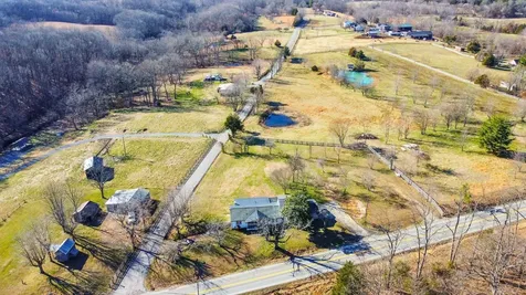 405 Fairfield Road Bethpage TN 37022