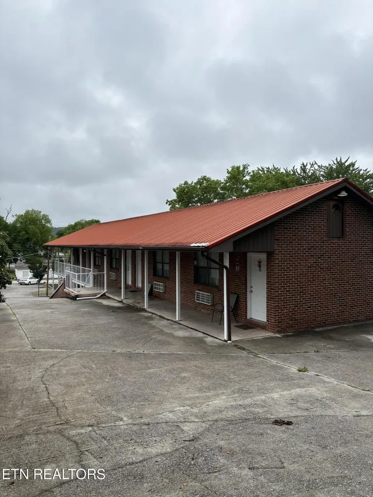 128 S 3rd Street Kingston TN 37763