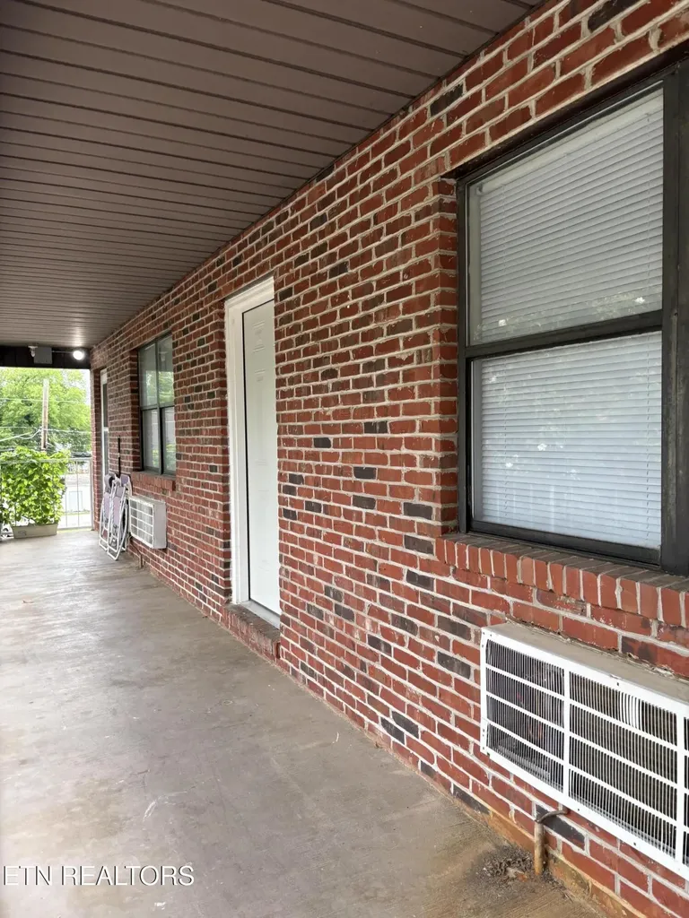 128 S 3rd Street Kingston TN 37763