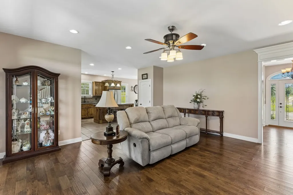 4294 Trousdale Lane Columbia TN 38401