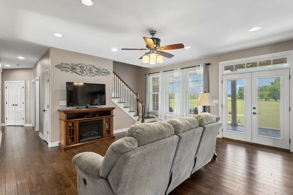 4294 Trousdale Lane Columbia TN 38401