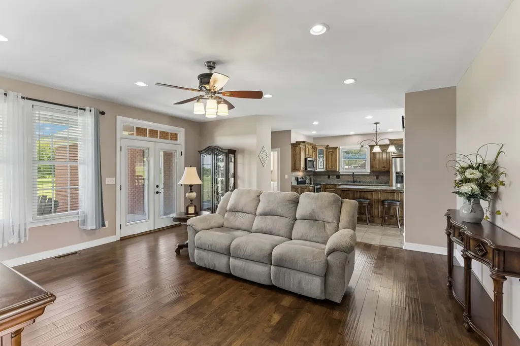 4294 Trousdale Lane Columbia TN 38401