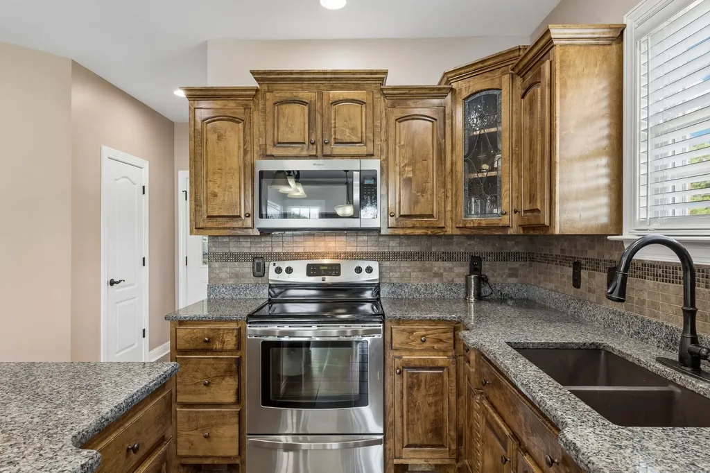 4294 Trousdale Lane Columbia TN 38401