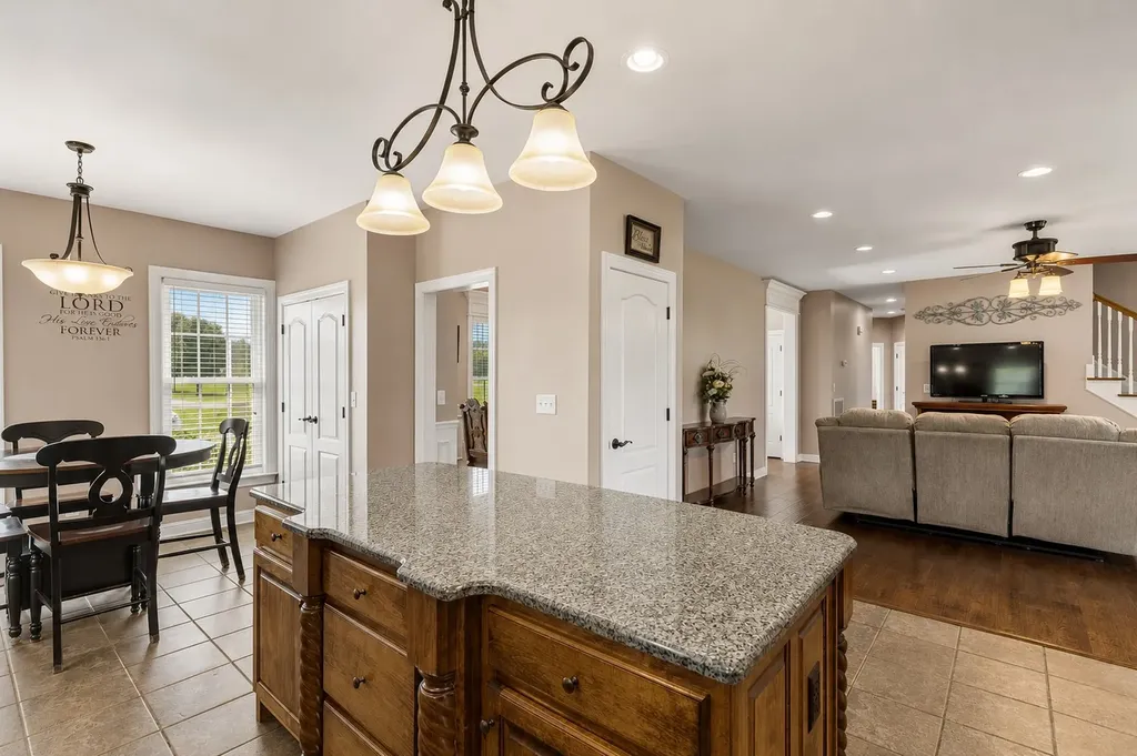 4294 Trousdale Lane Columbia TN 38401