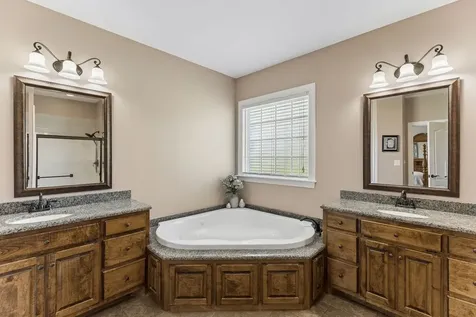 4294 Trousdale Lane Columbia TN 38401
