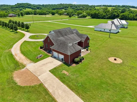 4294 Trousdale Lane Columbia TN 38401