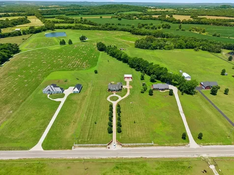 4294 Trousdale Lane Columbia TN 38401
