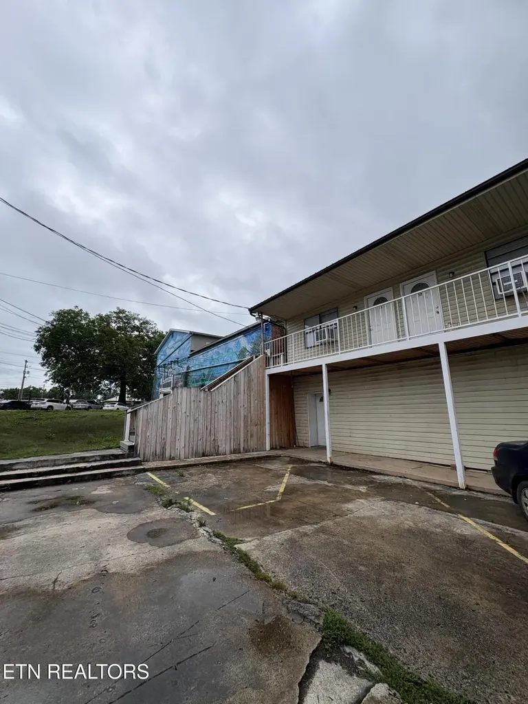 162 E Race Street Kingston TN 37763