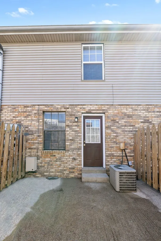 1500 W Knollwood Circle Clarksville TN 37043