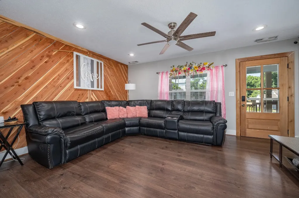 925 Chickasaw Avenue Nashville TN 37207