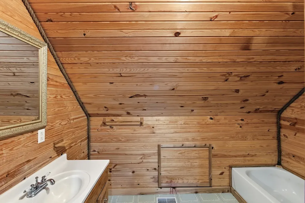 166 Outback Road Lobelville TN 37097