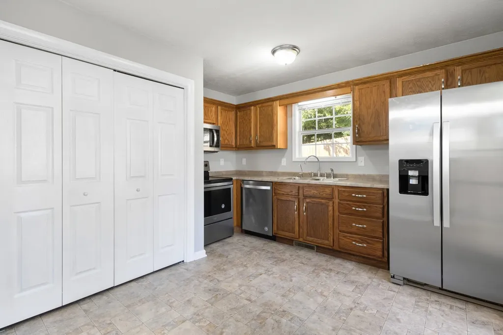2766 Applemill Court Clarksville TN 37040