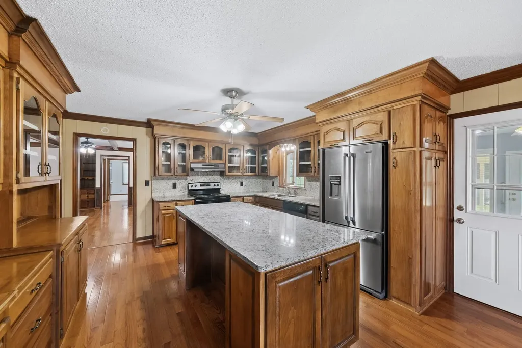 1826 Newcut Road Columbia TN 38401