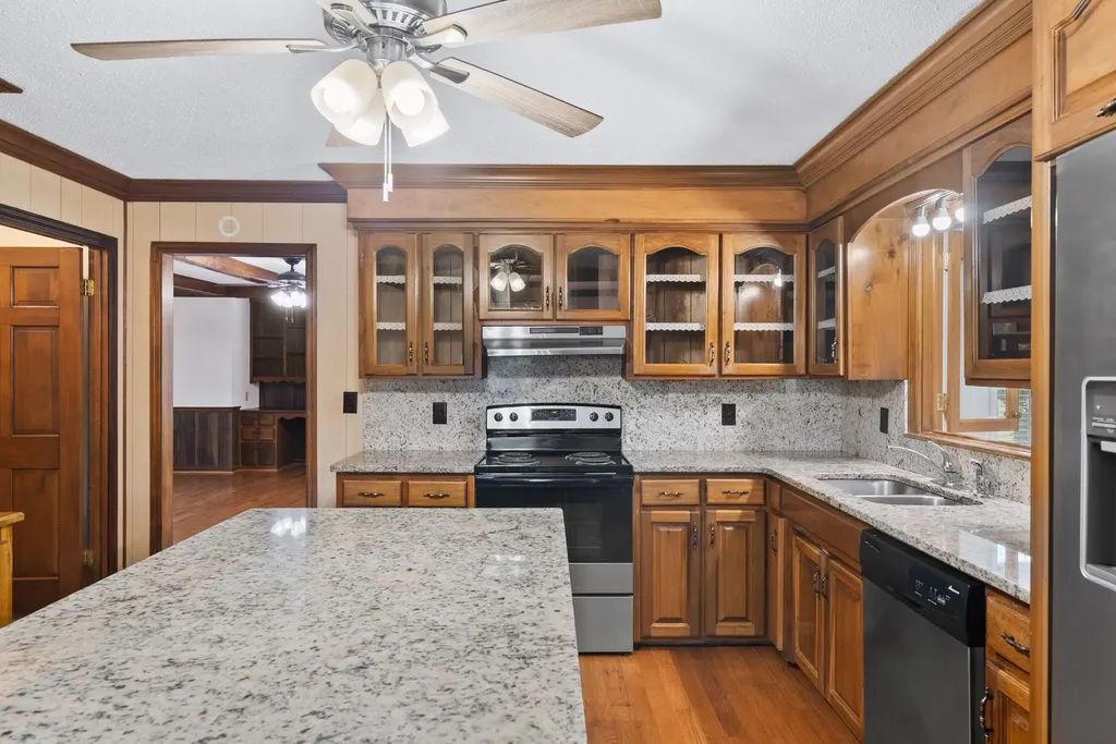 1826 Newcut Road Columbia TN 38401