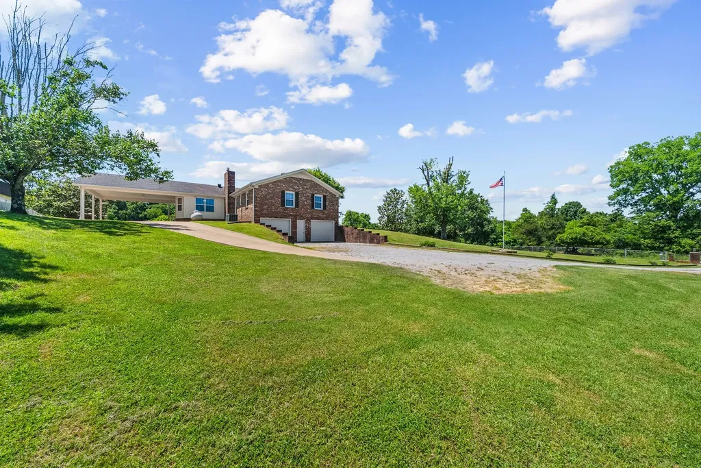 1826 Newcut Road Columbia TN 38401
