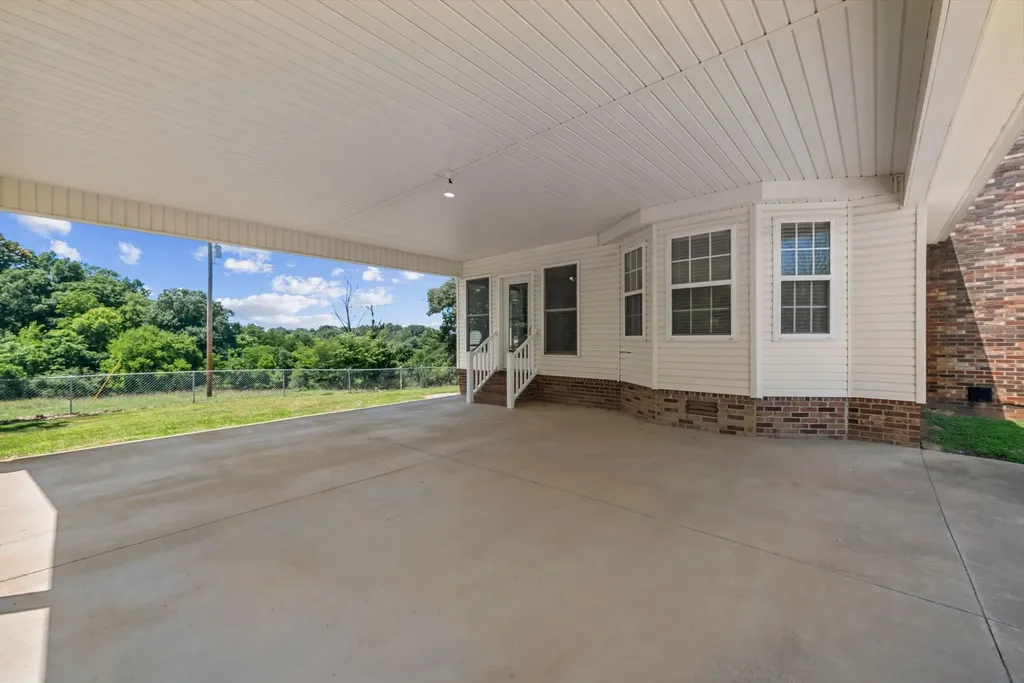 1826 Newcut Road Columbia TN 38401