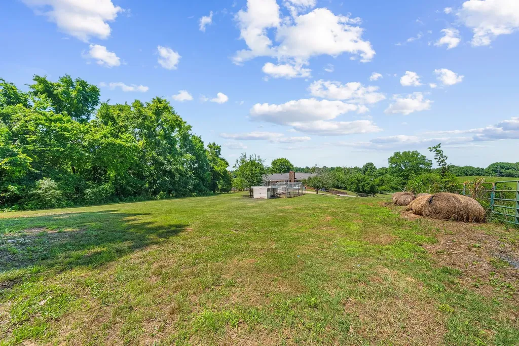 1826 Newcut Road Columbia TN 38401