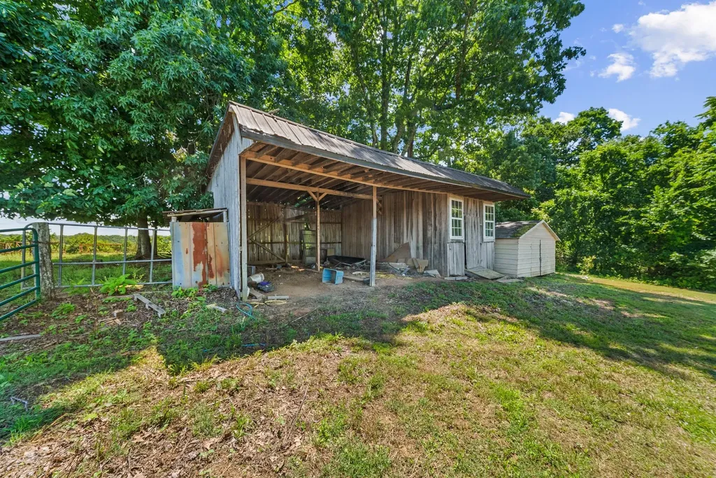 1826 Newcut Road Columbia TN 38401