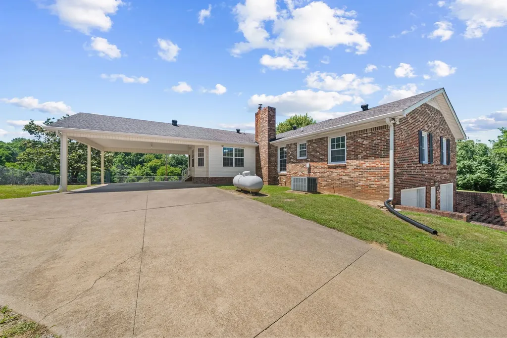 1826 Newcut Road Columbia TN 38401