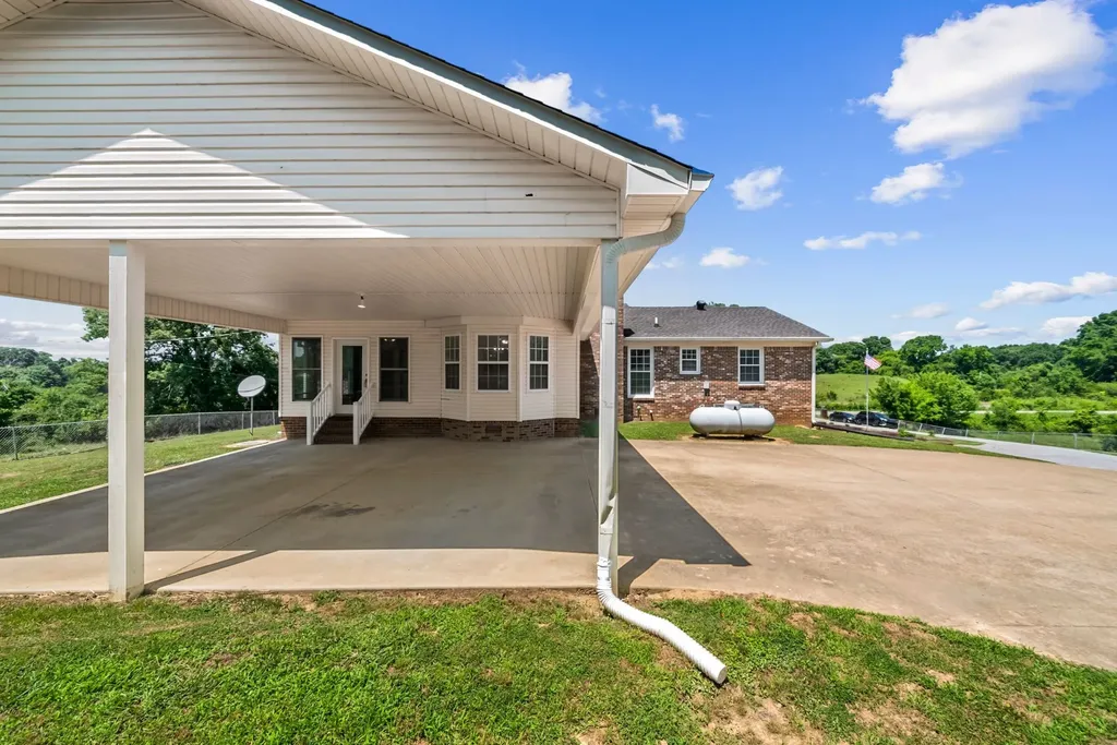 1826 Newcut Road Columbia TN 38401