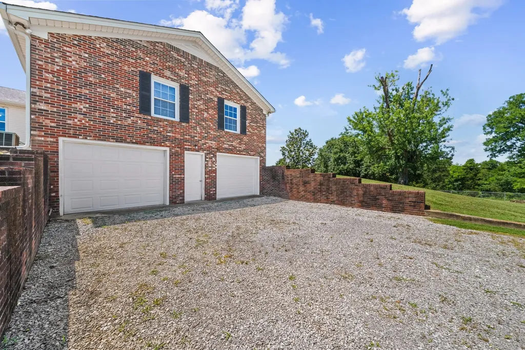 1826 Newcut Road Columbia TN 38401