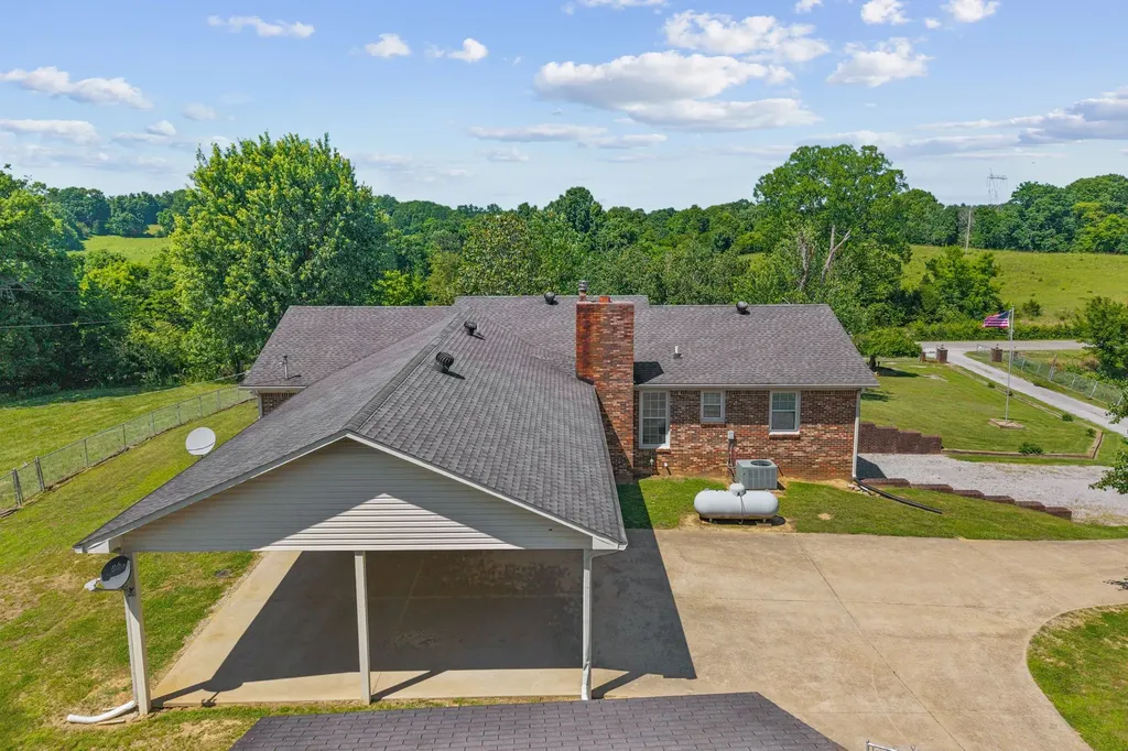 1826 Newcut Road Columbia TN 38401