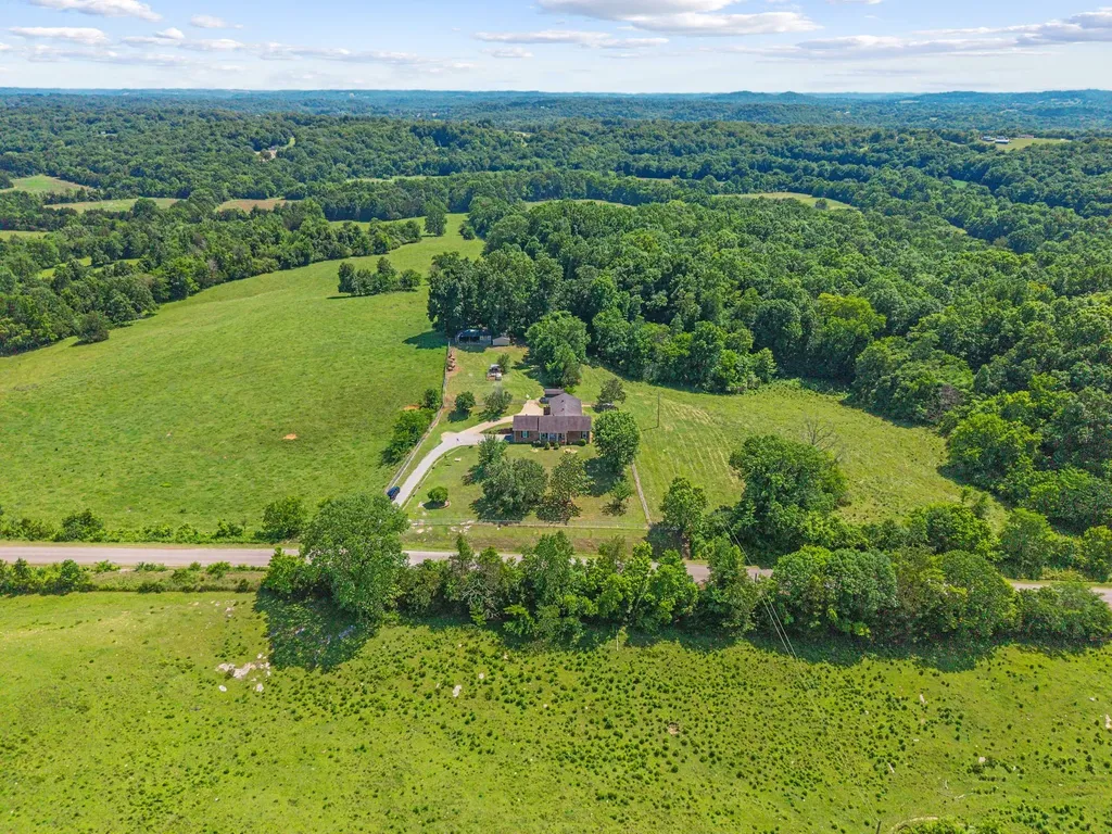 1826 Newcut Road Columbia TN 38401