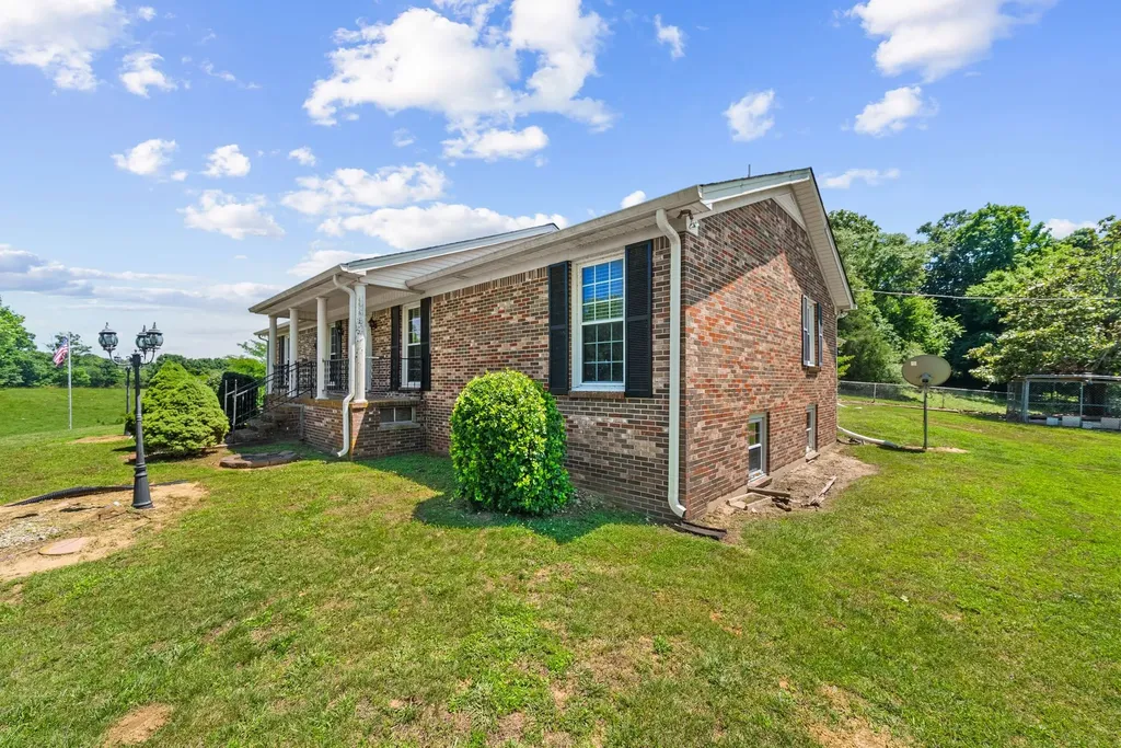 1826 Newcut Road Columbia TN 38401