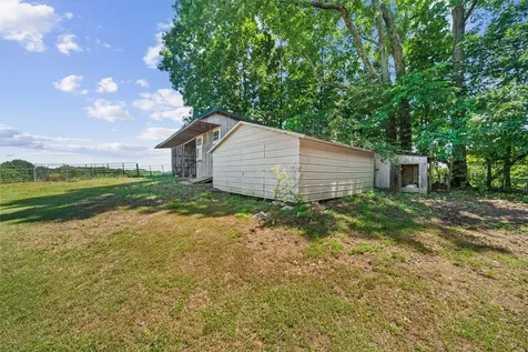 1826 Newcut Road Columbia TN 38401