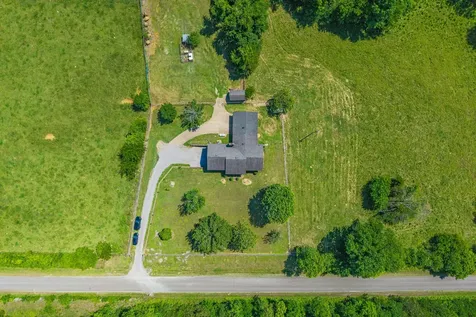 1826 Newcut Road Columbia TN 38401
