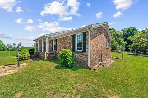1826 Newcut Road Columbia TN 38401