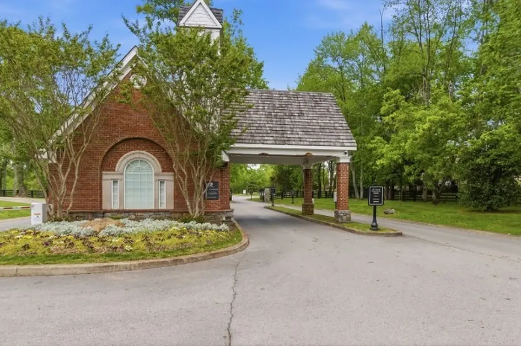 4088 Kings Camp Pass Arrington TN 37014