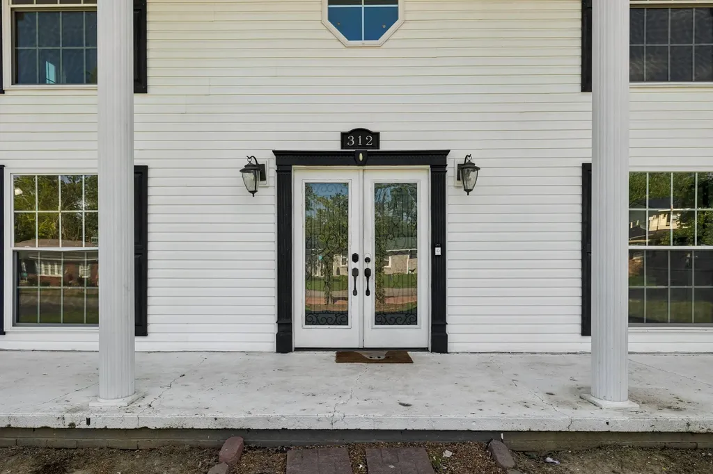 312 Hinson Street Hohenwald TN 38462