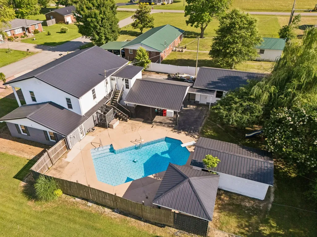 312 Hinson Street Hohenwald TN 38462
