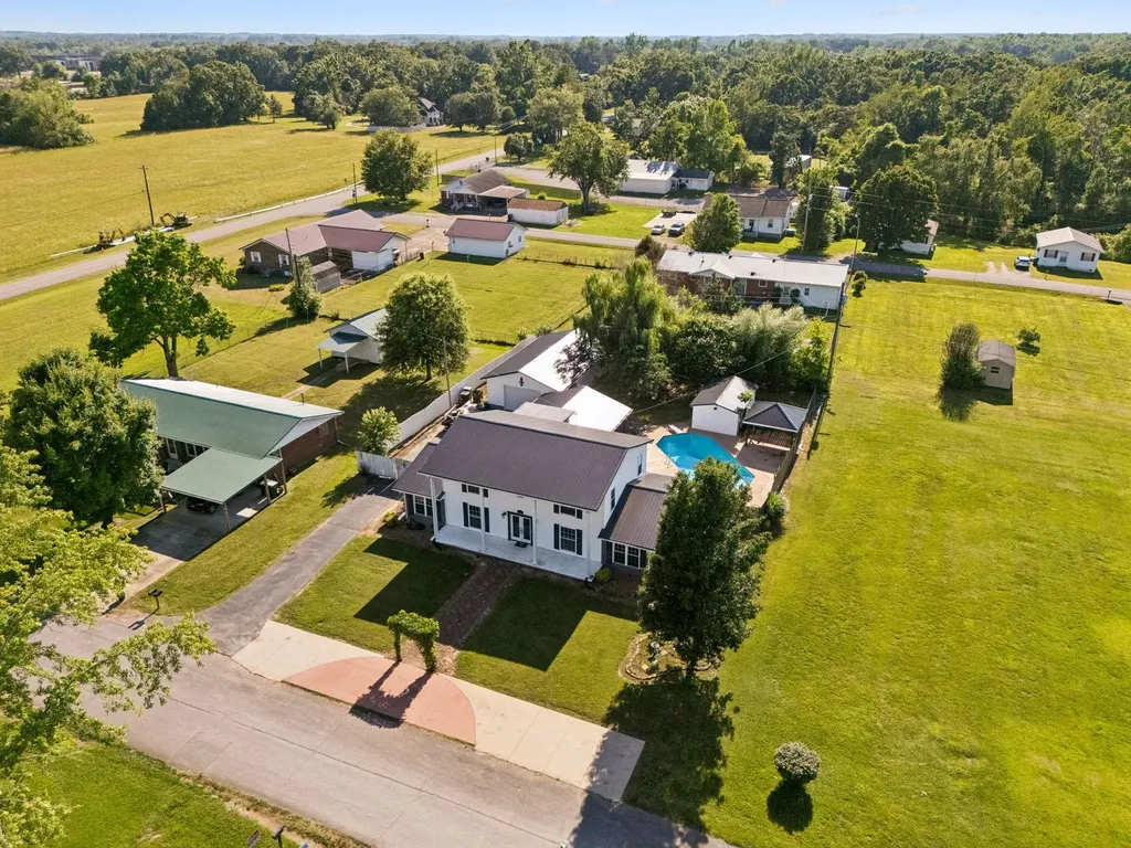 312 Hinson Street Hohenwald TN 38462