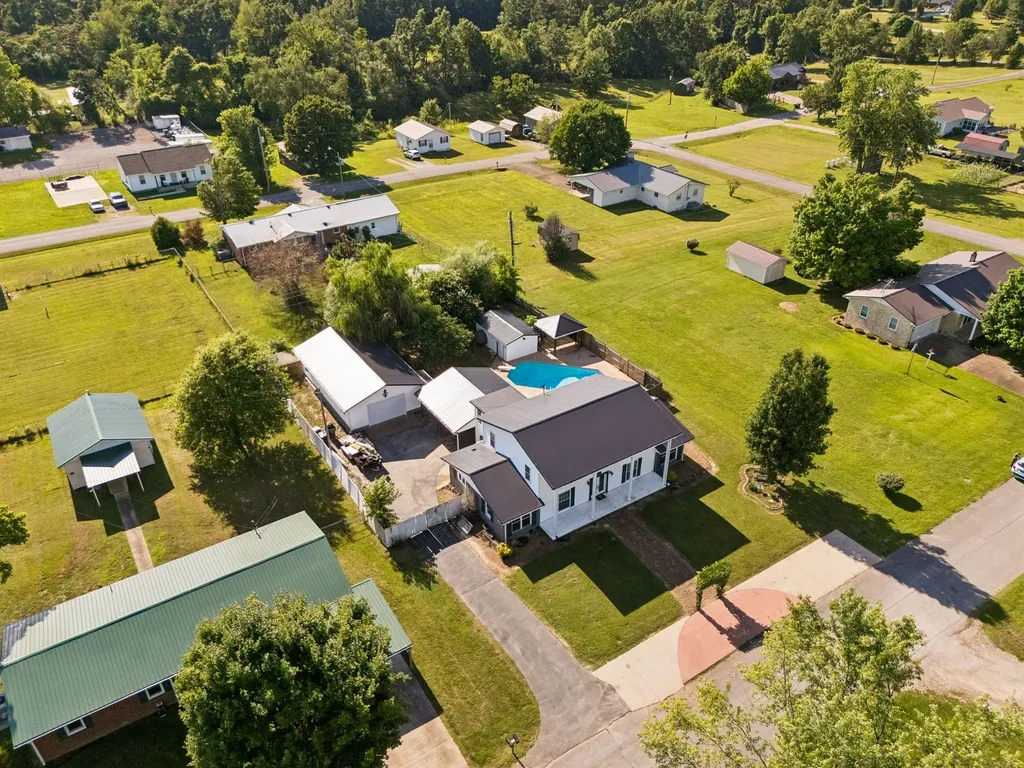 312 Hinson Street Hohenwald TN 38462