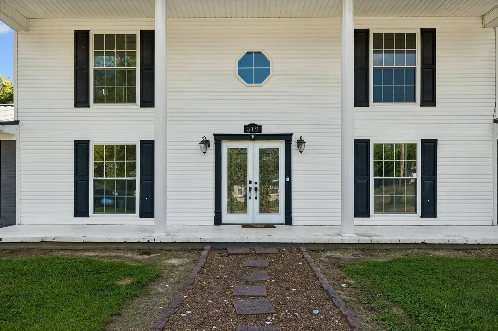 312 Hinson Street Hohenwald TN 38462