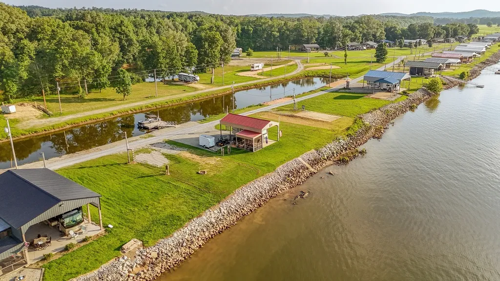 1139 River Front Drive Clifton TN 38425