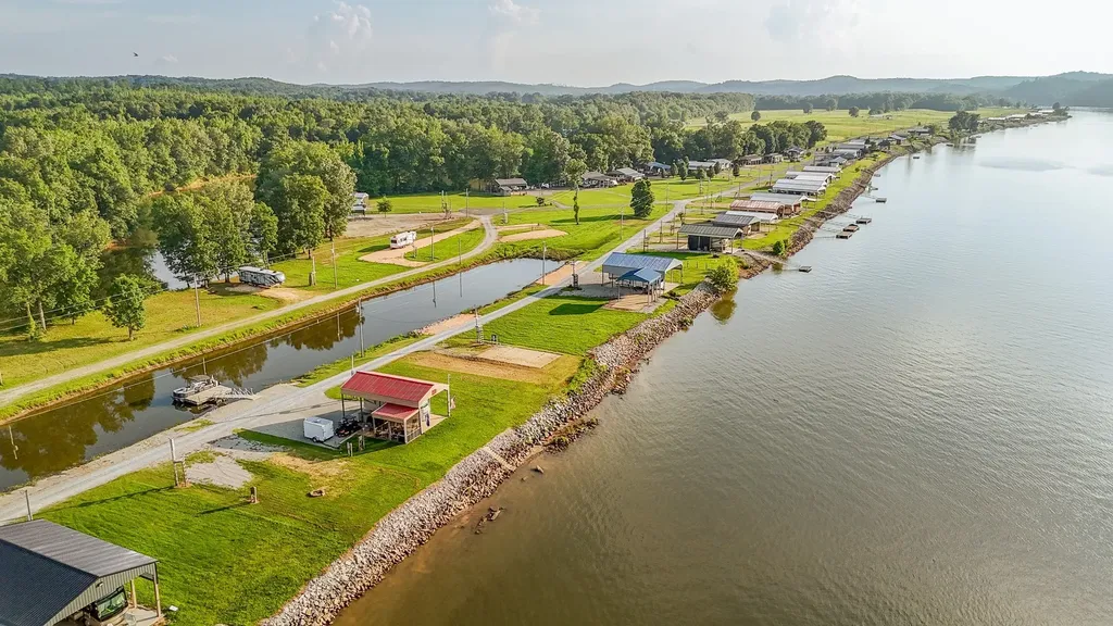 1139 River Front Drive Clifton TN 38425