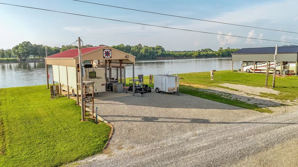 1139 River Front Drive Clifton TN 38425