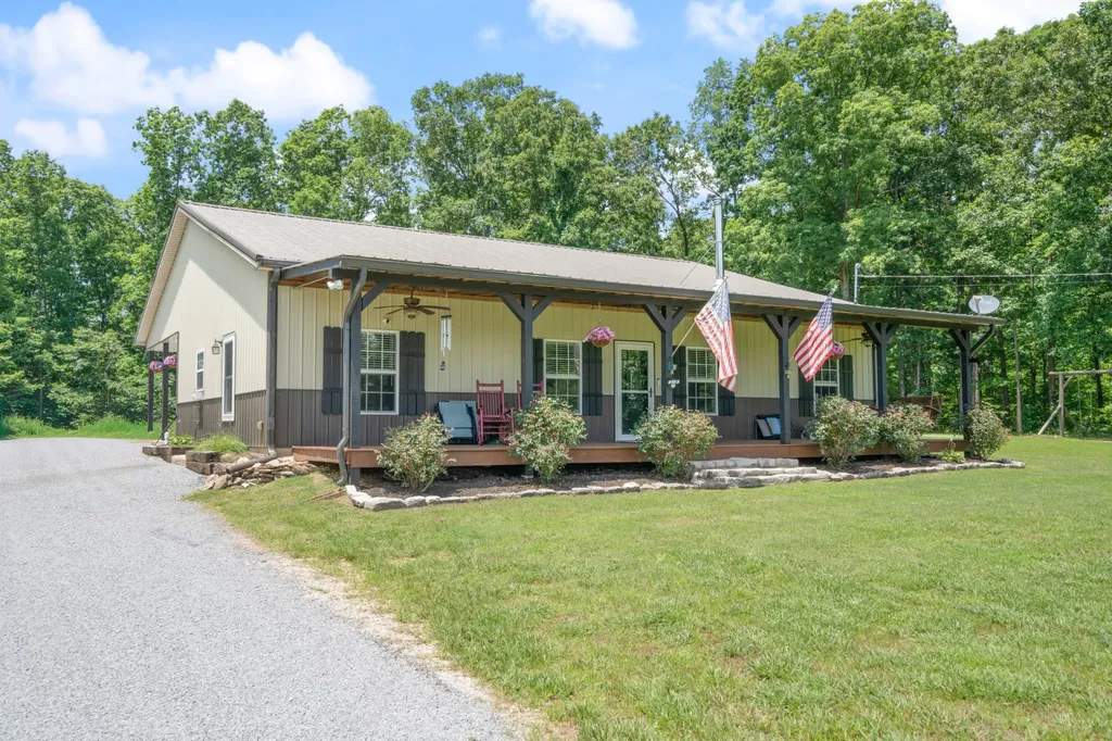 1150 Old Blacktop Road Mc Ewen TN 37101
