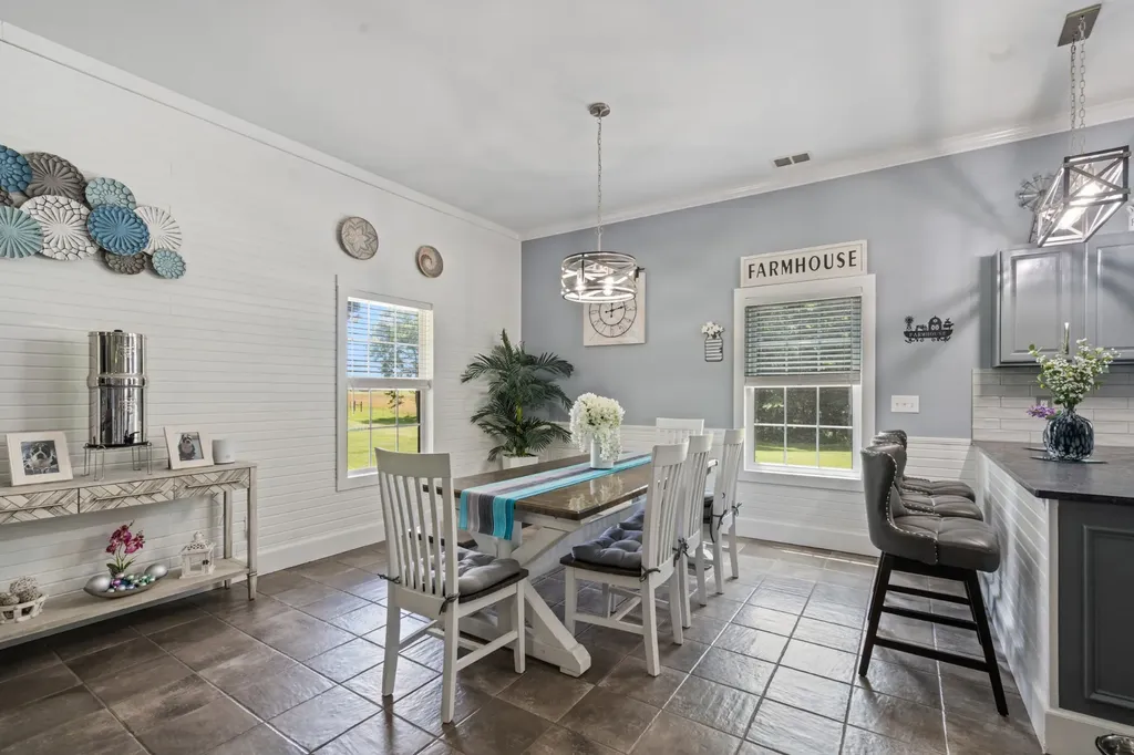 1150 Old Blacktop Road Mc Ewen TN 37101