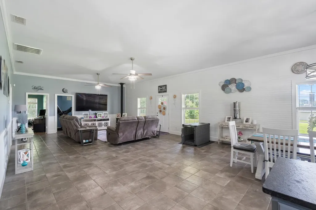 1150 Old Blacktop Road Mc Ewen TN 37101
