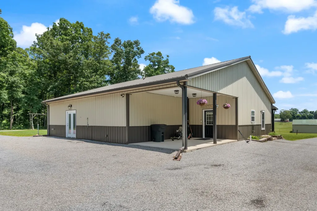 1150 Old Blacktop Road Mc Ewen TN 37101